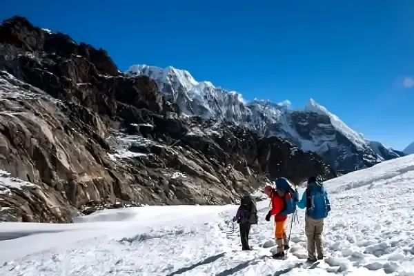 Best Time for Everest Three Passes Trek