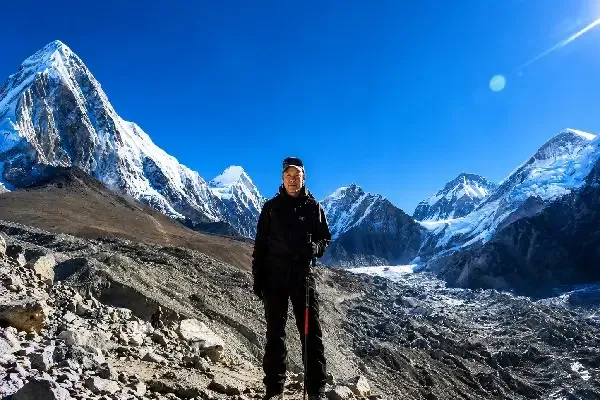 Why You Should Not Trek Everest Base Camp Without a Guide