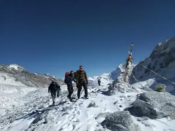 trekking in nepal himalayas
