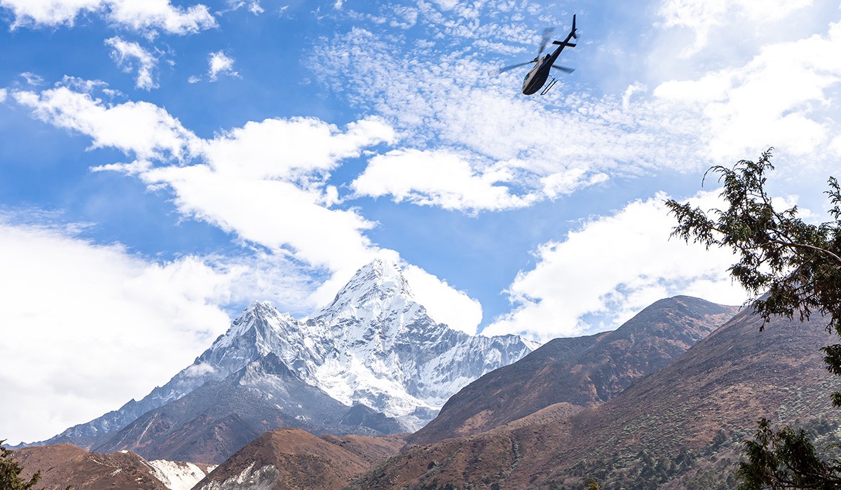 ama-dablam-mountain-trekking-everest-base-camp-nepal