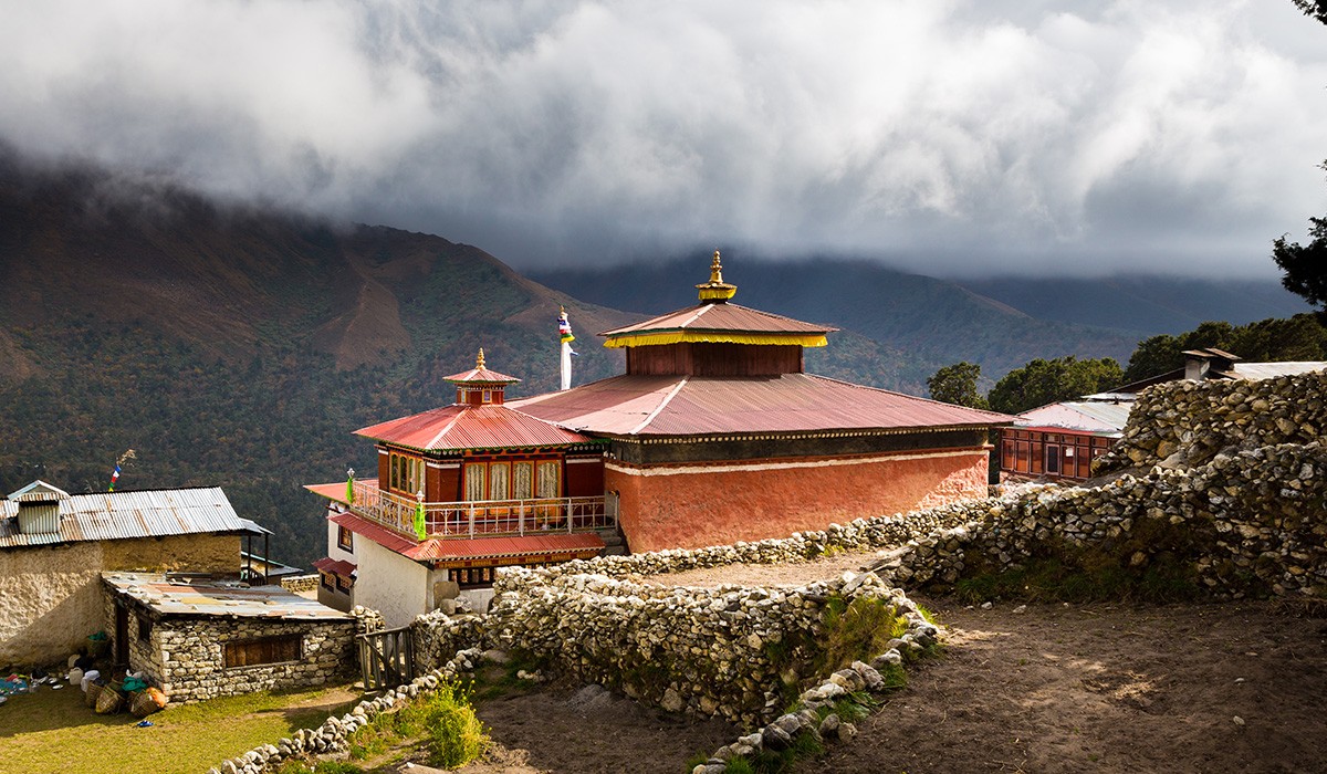 buddhist-monastery-building-pangboche-village-nepal