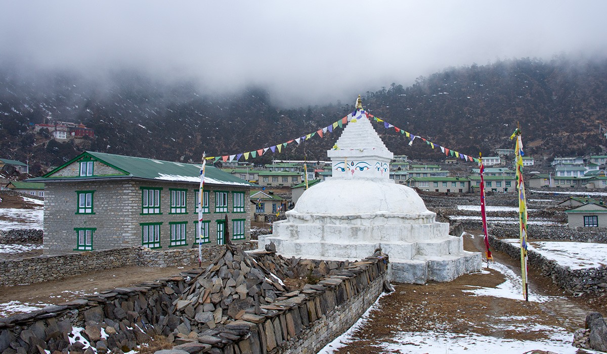 buddhist-stupa-in-khunde-nepal