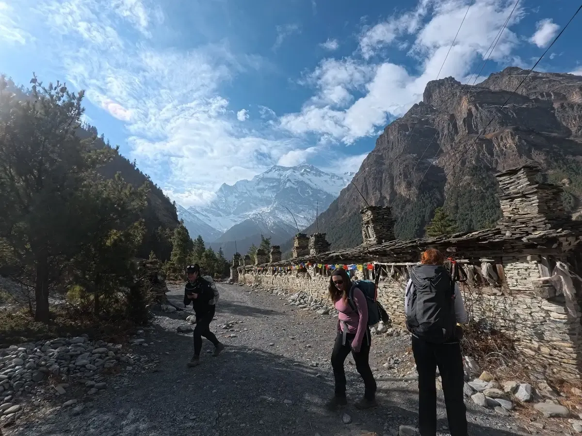 annapurna circuit trek manang trail