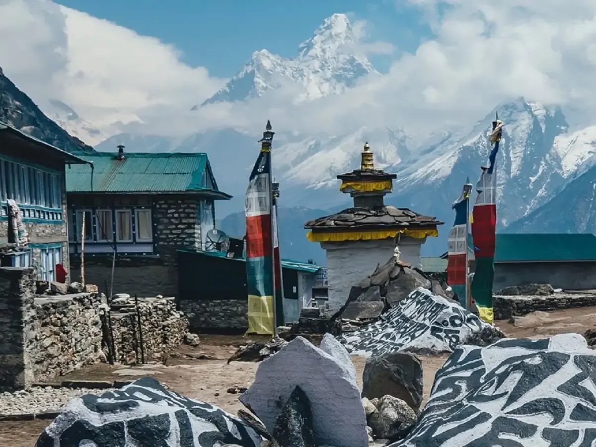 mani stones khumjung village