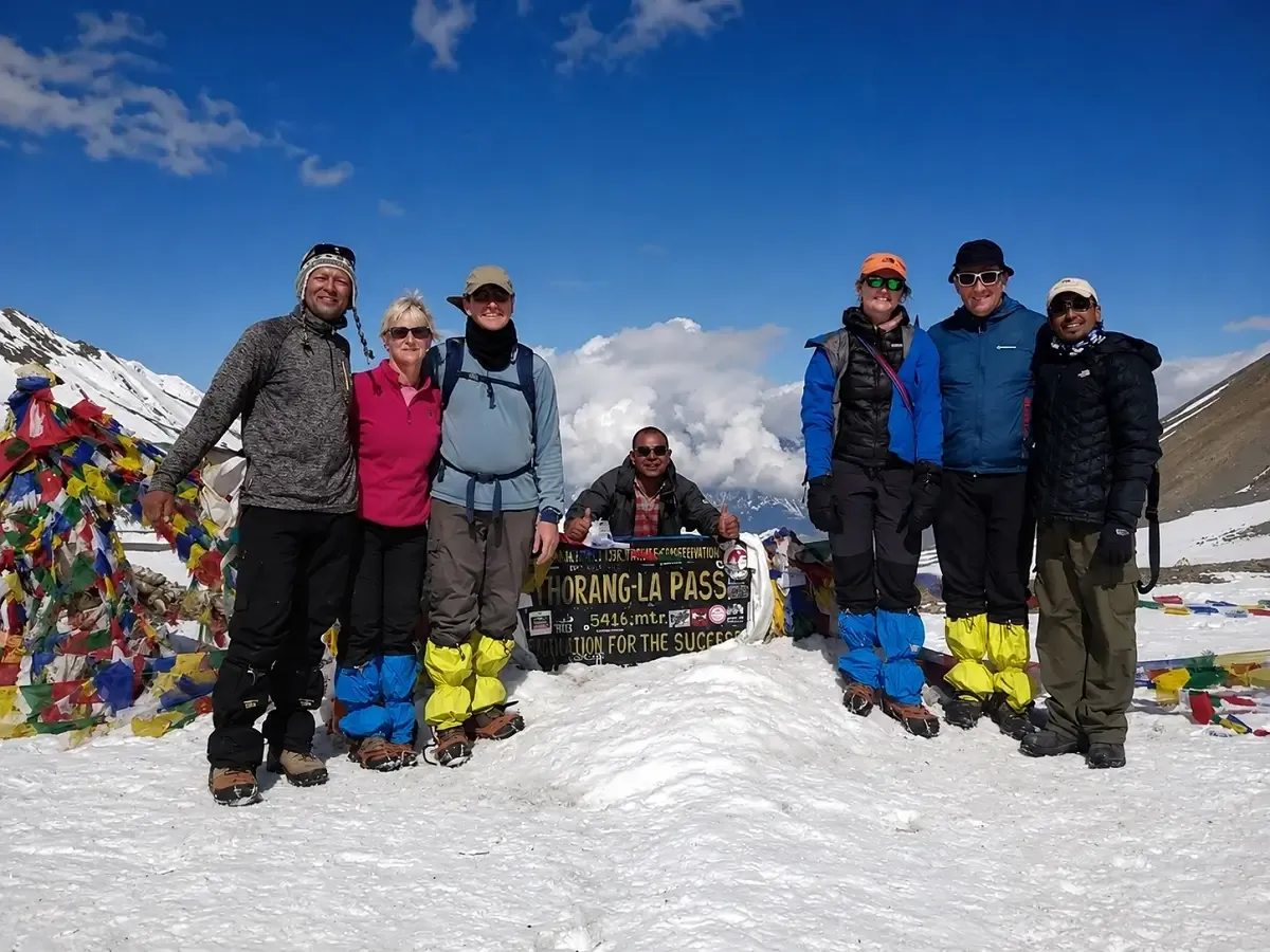 crossing thorang la pass