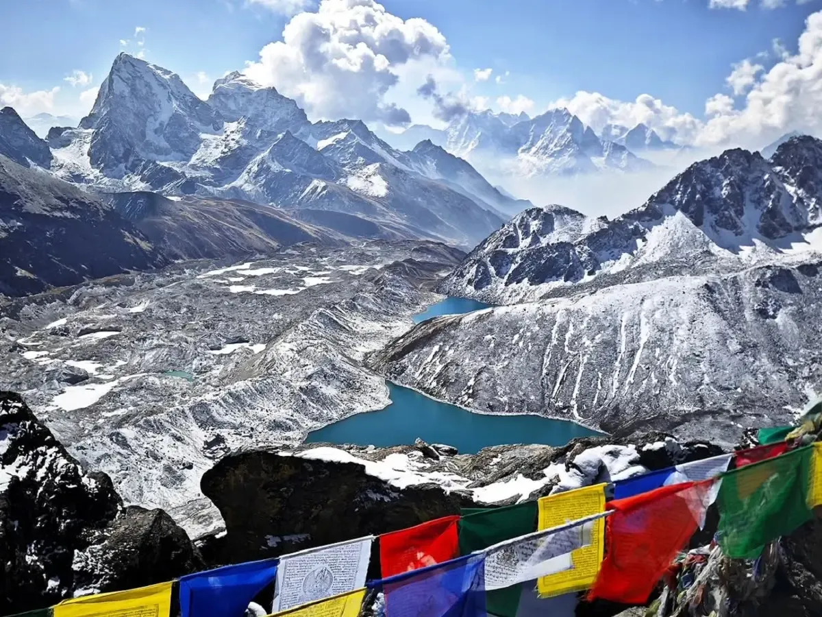 gokyo lakes and ngozumpa glacier