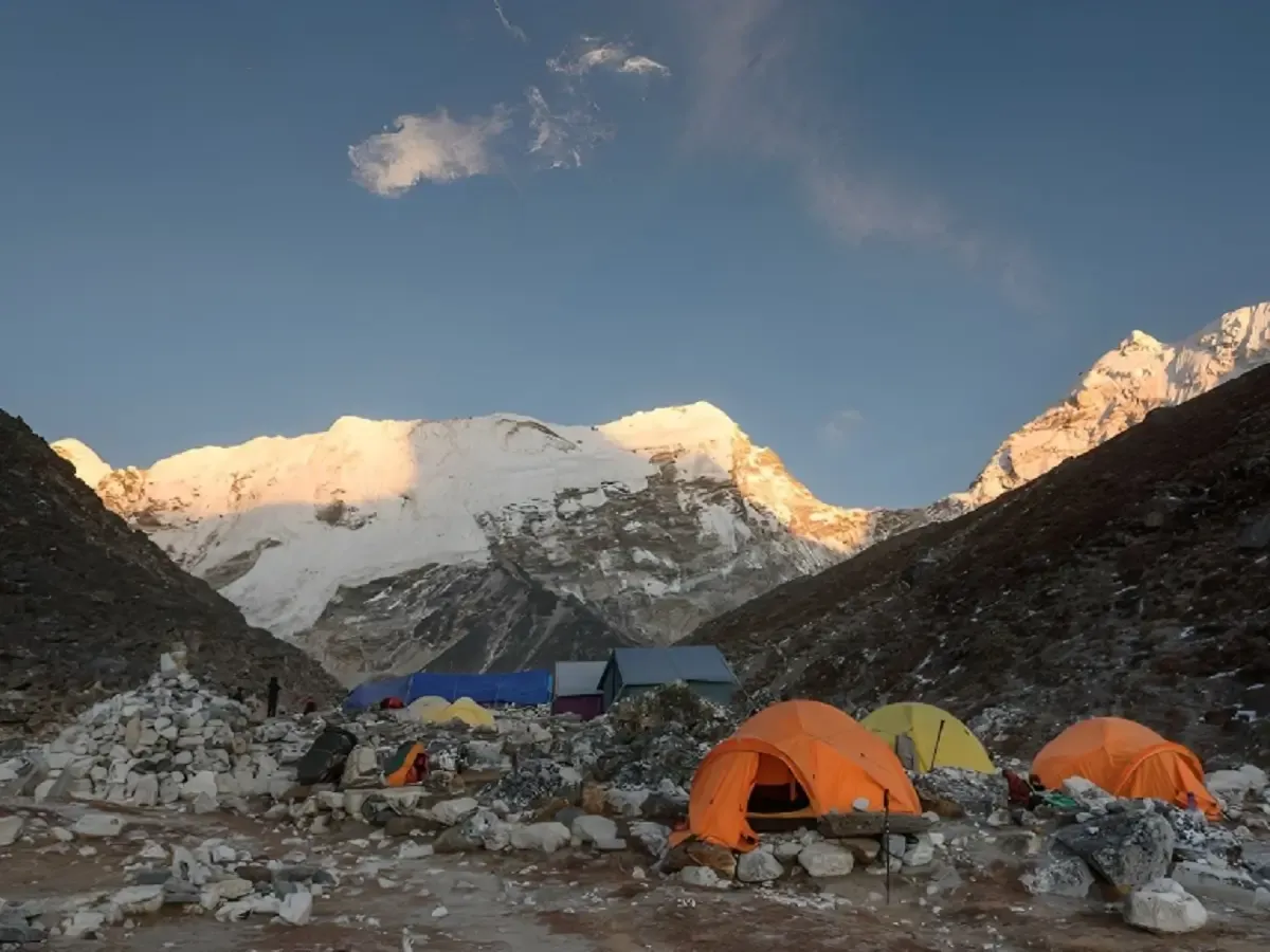 island peak expedition camp