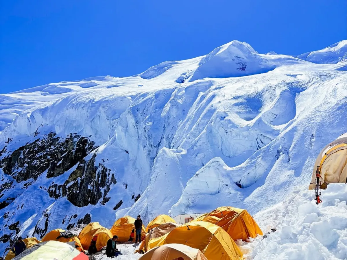 mera peak high camp tent accommodation