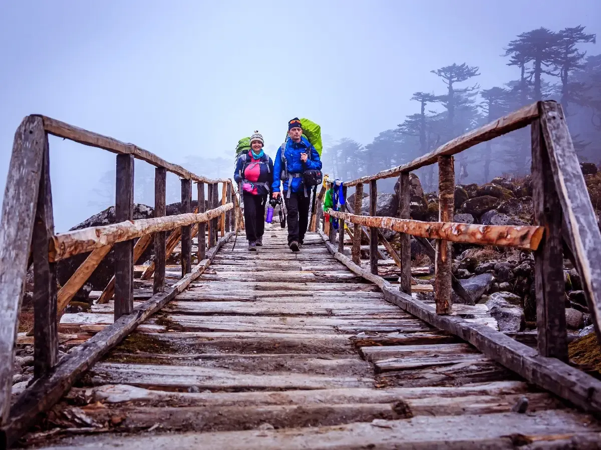 wooden bridge on kanchenjunga trail